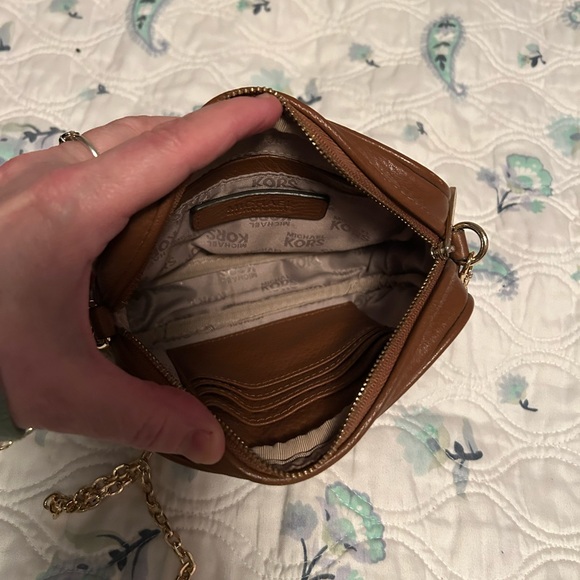 Michael Kors Tan Leather Crossbody Bag with Gold Chain - Picture 3 of 3